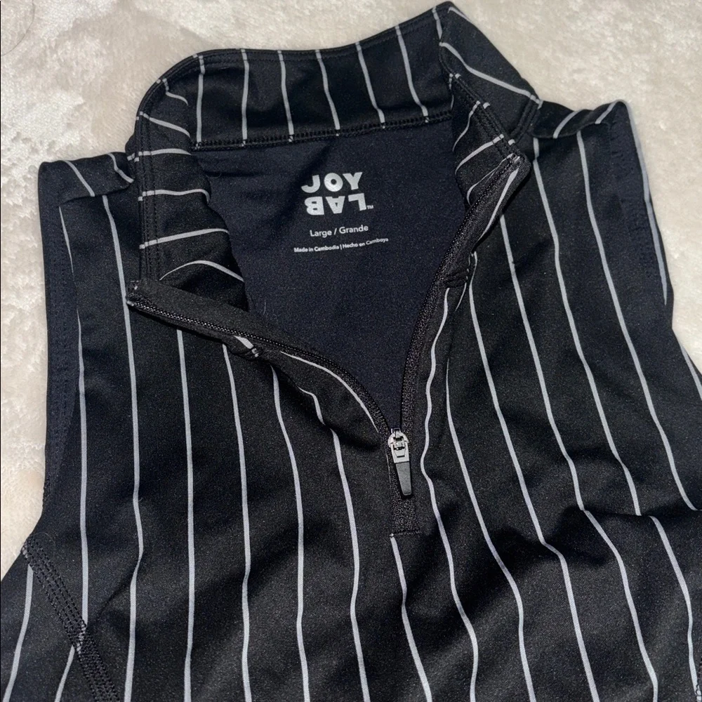 Athletic target top - Picture 2 of 3